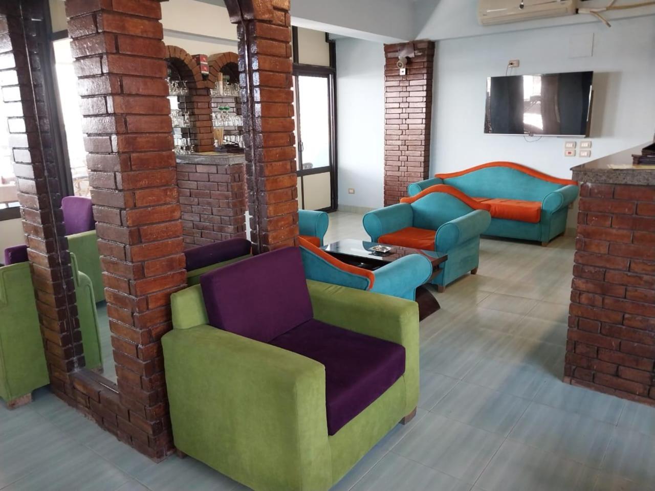 Merry Land Hotel & Roof Top Nile Restaurant לוקסור מראה חיצוני תמונה