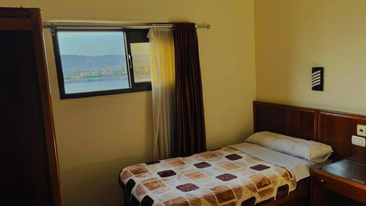 Merry Land Hotel & Roof Top Nile Restaurant לוקסור מראה חיצוני תמונה