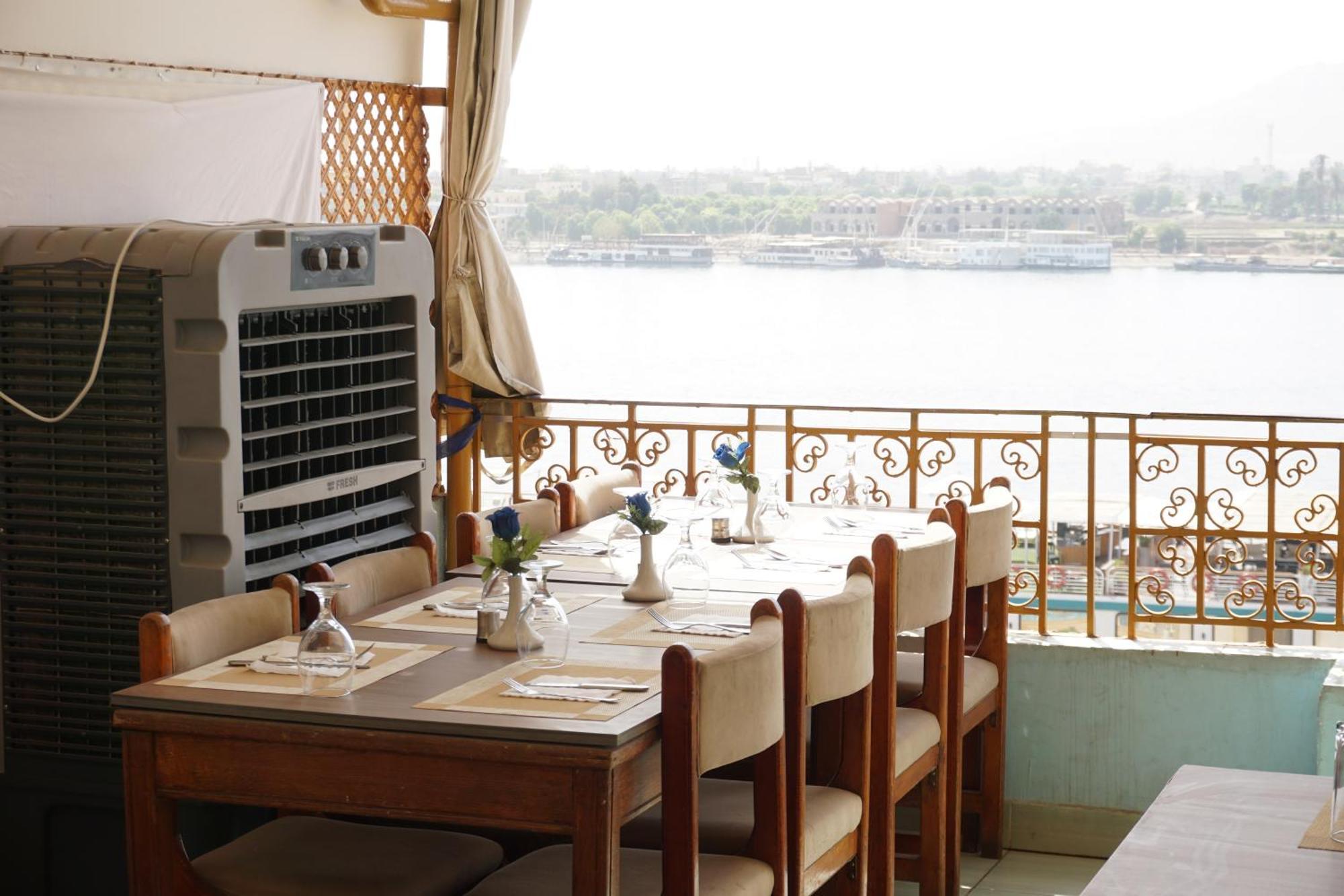 Merry Land Hotel & Roof Top Nile Restaurant לוקסור מראה חיצוני תמונה