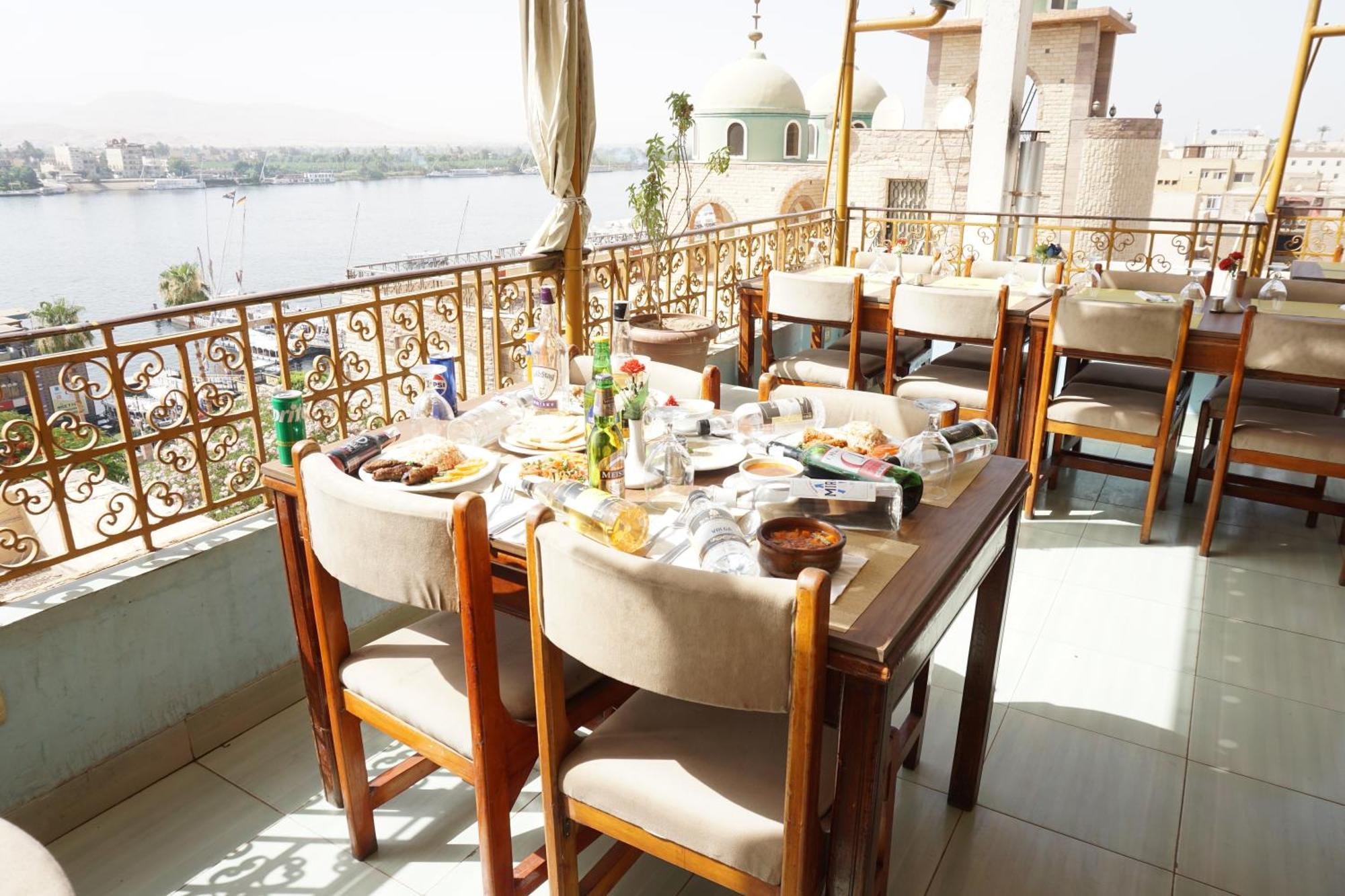 Merry Land Hotel & Roof Top Nile Restaurant לוקסור מראה חיצוני תמונה