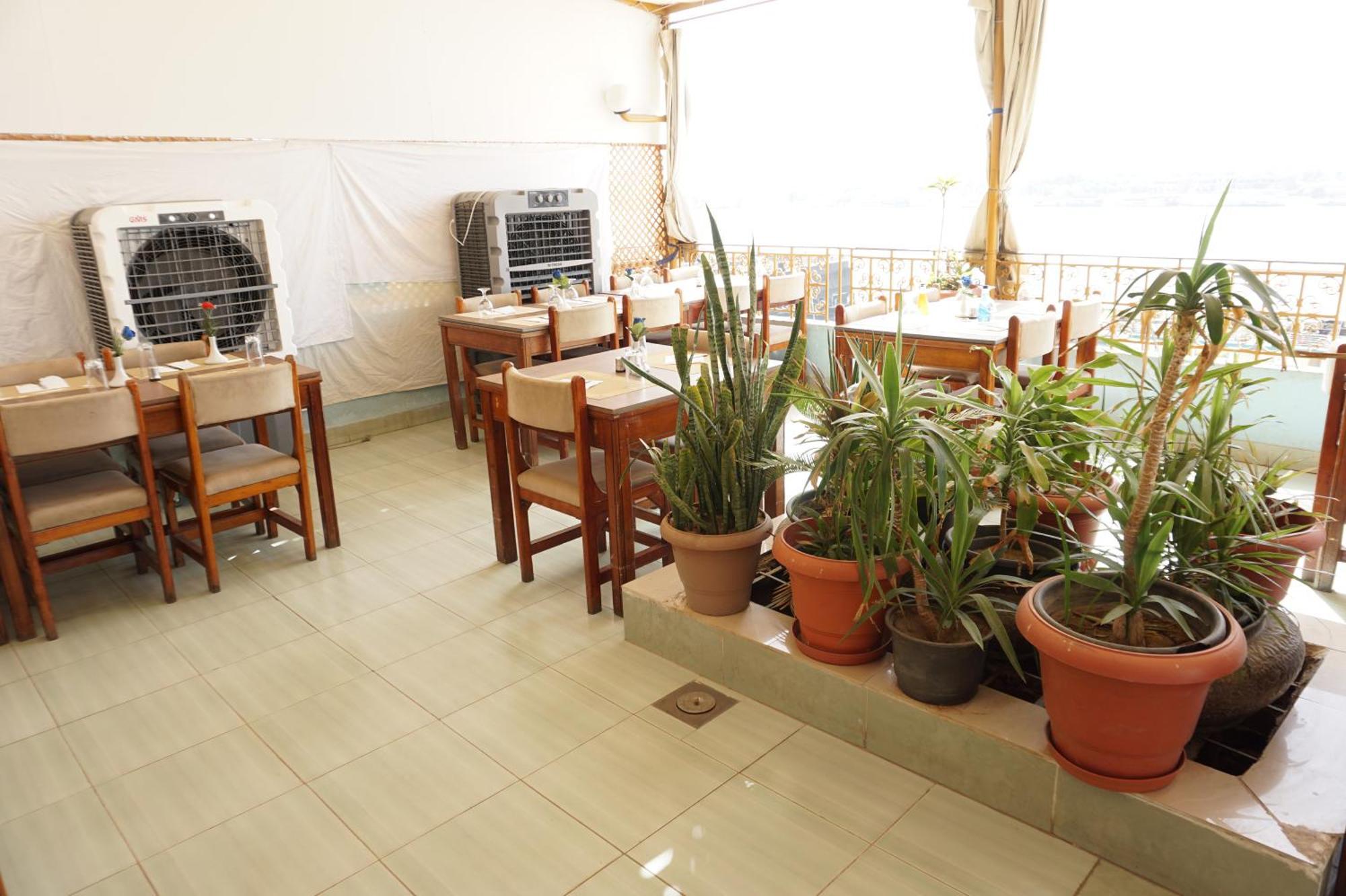 Merry Land Hotel & Roof Top Nile Restaurant לוקסור מראה חיצוני תמונה